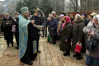 Первый молебен возле Сретенского храма