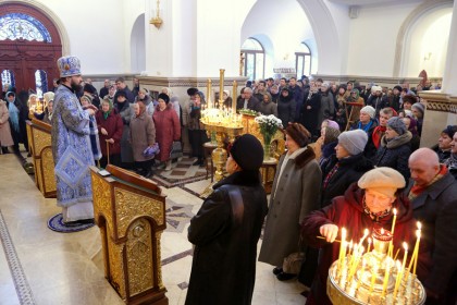 Архиерейская литургия в Николаевском соборе